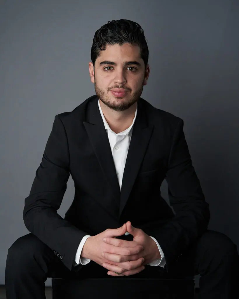 files/Poses-Perfil-Profesional-Hombresdic.-27-2022-3-819x1024.webp